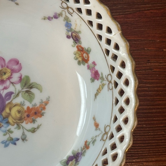 Schumann Bavaria Dresden pierced 7" porcelain bowl - Picture 3 of 7